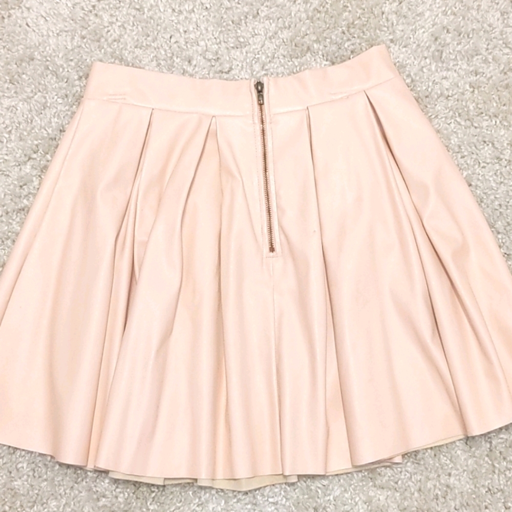 ✨ forever 21 • peach faux leather skirt 💓